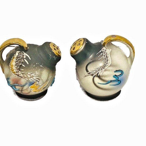 Vintage Dragonware Porcelain Shakers (2) roly-poly shape signed Fleetwood Japan - Picture 1 of 9